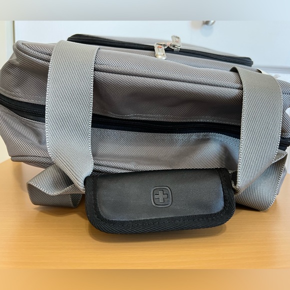 Swiss Gear Carry On Travel Bag Gray - Picture 5 of 9